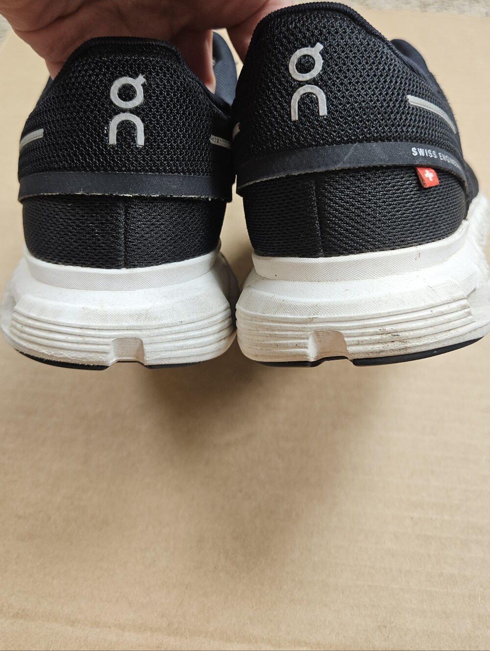 On Men's Cloud 5 Sneakers Black/White Running Casual Size 9.5 - Picture 8 of 10